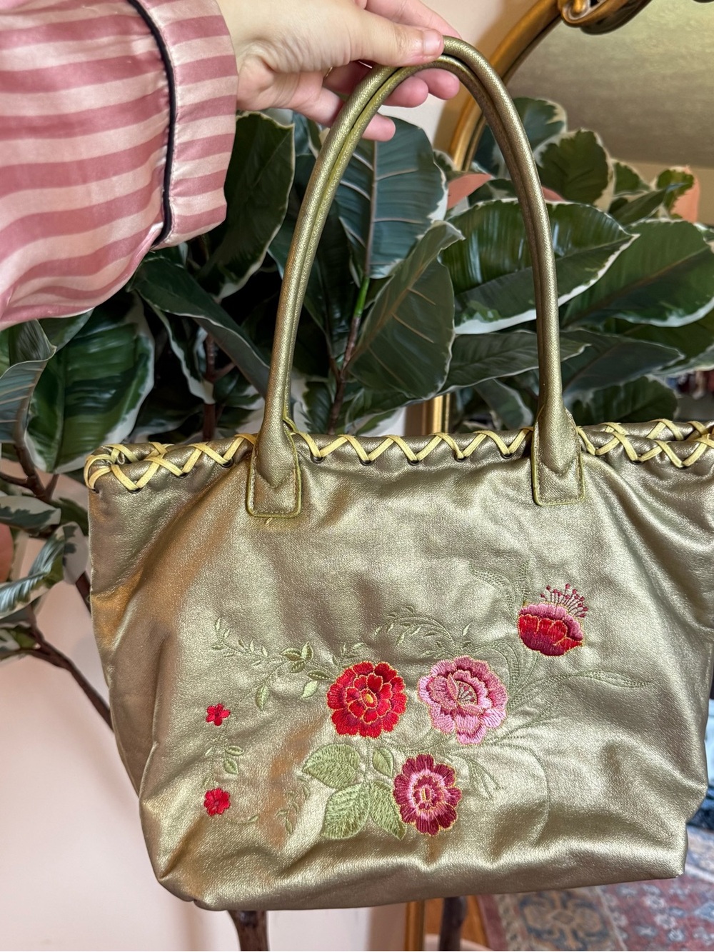 Vintage gold floral embroidered shoulder bag